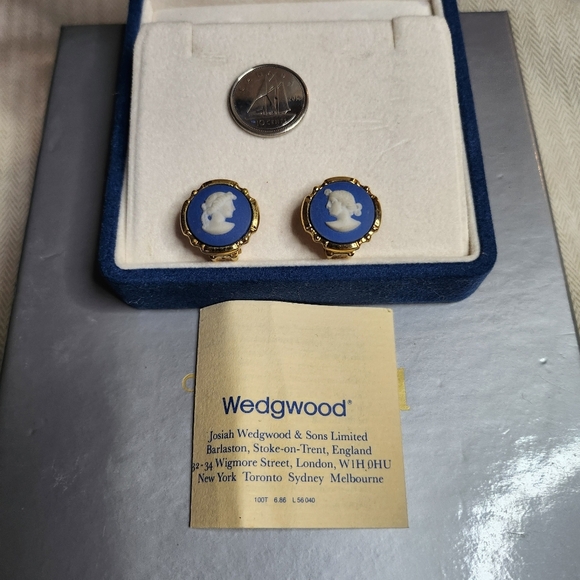 Vintage Wedgwood Blue Jasperware Clip On Earrings No/Box - Picture 1 of 8